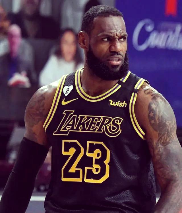 移动端kaiyun-詹姆斯重要时刻出色发挥，巴塞罗那带队取胜！再创辉煌时刻的简单介绍